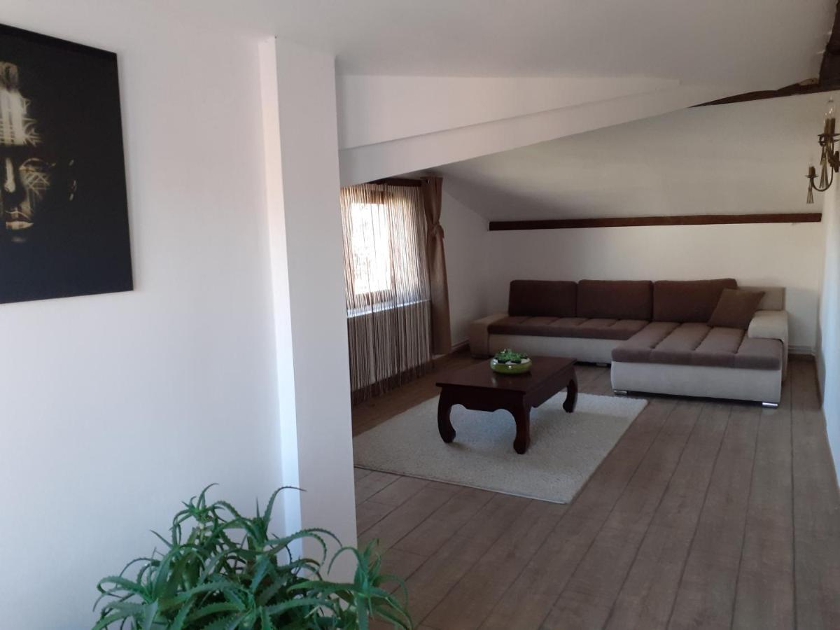 R-House Appartement Braşov Buitenkant foto